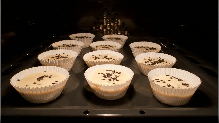 Cupcakes. Baking in oven. Timelapse. 