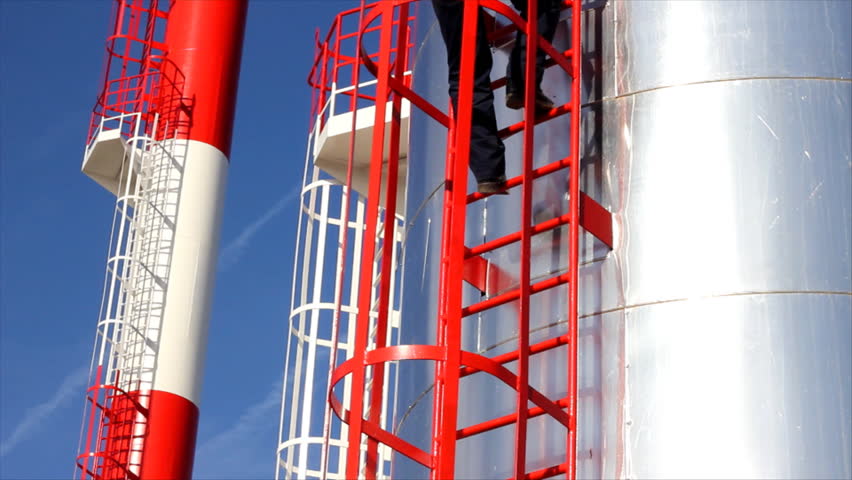 Worker gets off the Silo