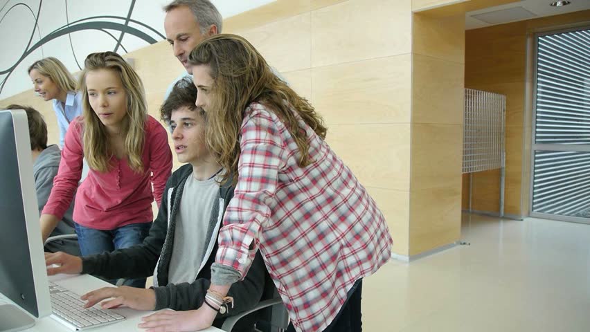 Students in design course at school 