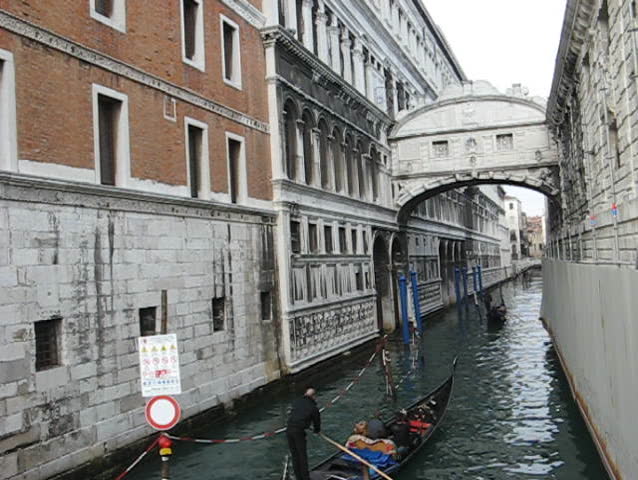 Venice: Gondola passage under "Sospiri Bridge"