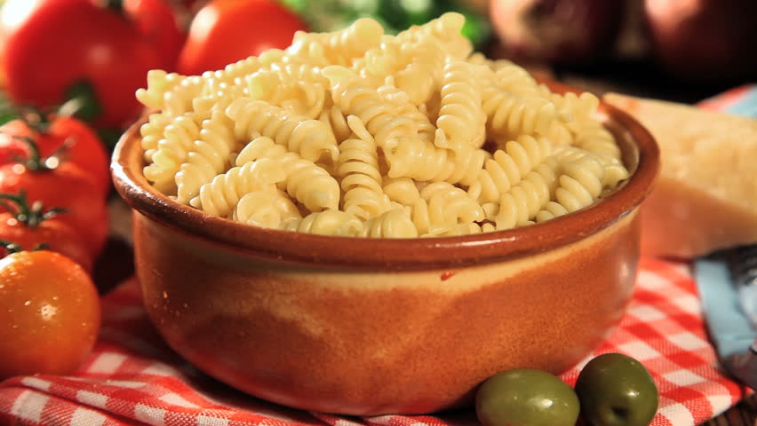 pouring tomato sauce on pasta,zoom-out