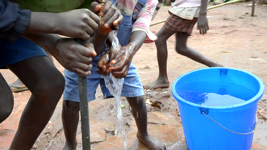 African children at the fountain 