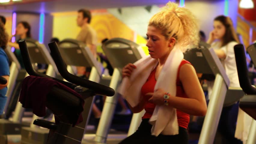 girl doing sports in a gym 9