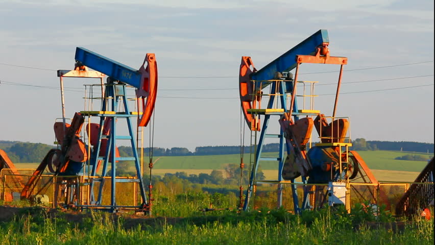 two working oil pumps - timelapse