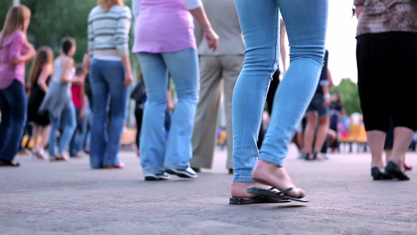 Girls and women learn to dance in the open air