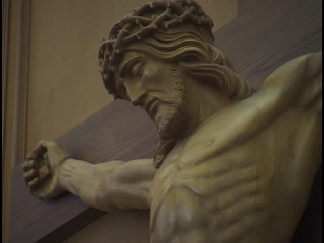 statue of jesus on cross