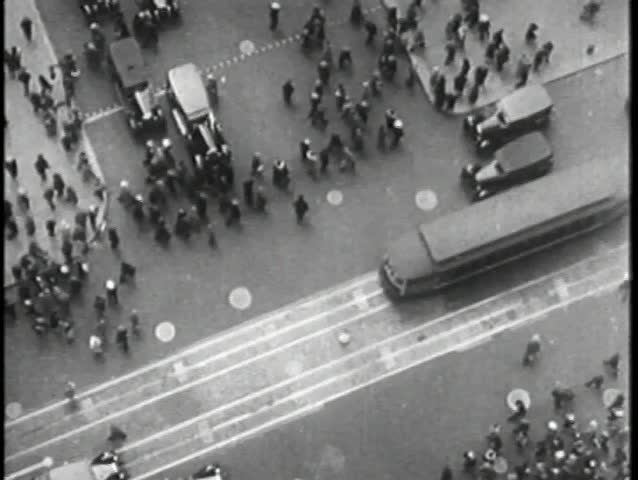 Aerial view of busy New York Ciry street, 1930s