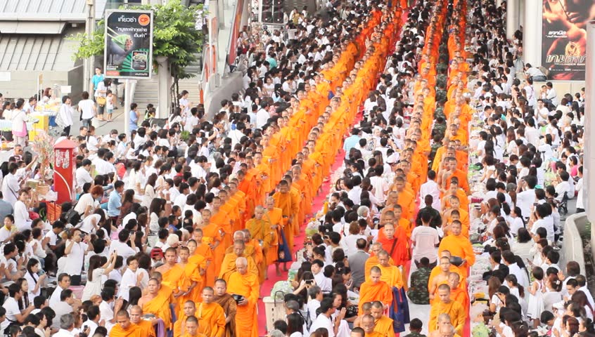 BANGKOK , THAILAND - MARCH 17: People give food offerings to Buddhist monks on March 17, 2012 in Bangkok, Thailand.