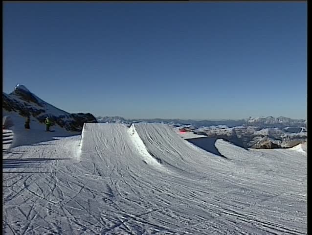 A skier jumping a freestyletrick in a funpark