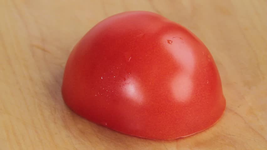 Chopping half a tomato roughly