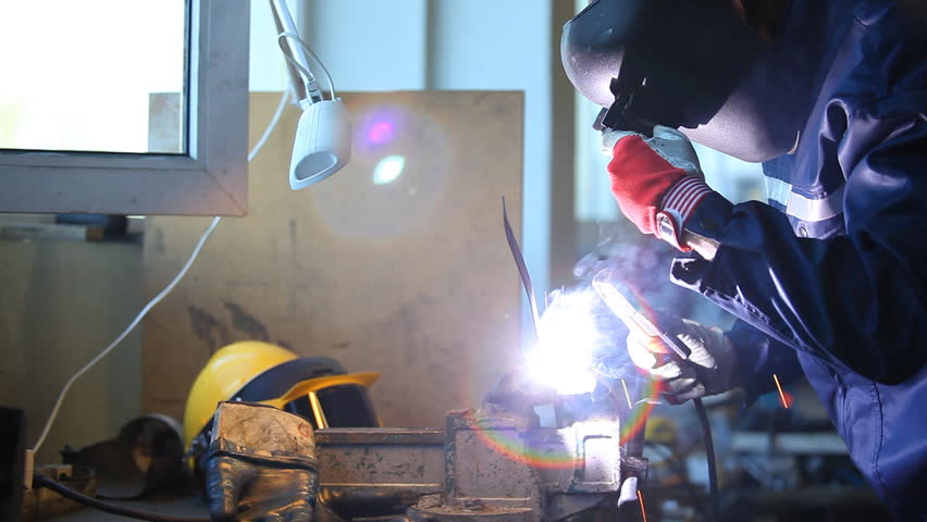 Welding metal parts with electrical arc welding machine