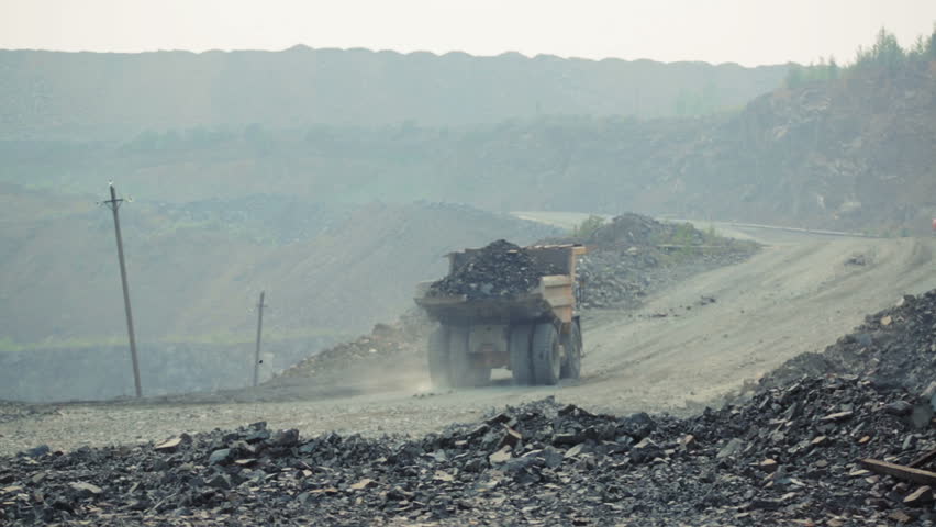 Loading of rock in the quarry 