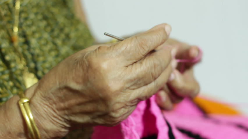 female elder knitting hand close up/elder hobby/female elder knitting hand close up