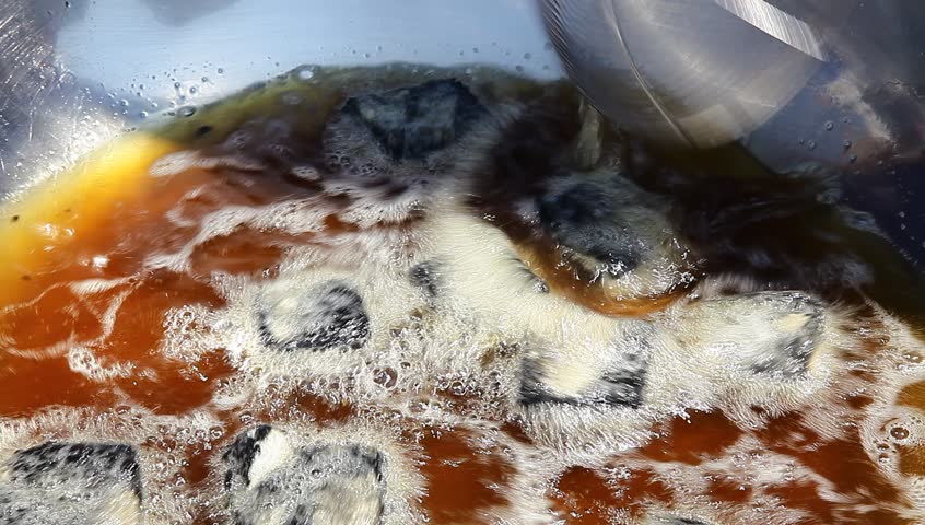 strong-smelling preserved bean curd,also called smelly tofu, the tofu boiled in the oil