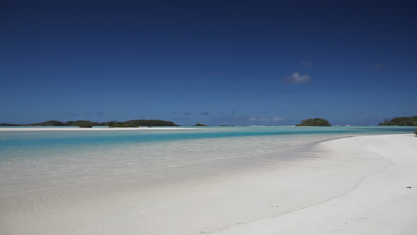 Lonely Beach on Raivavae Lagoon in French Polynesia (Realtime)