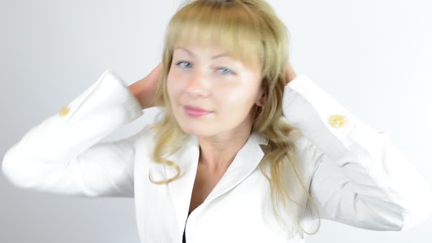 girl doing hairstyle