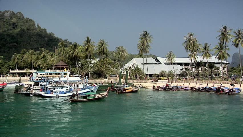 Ao Loh Da Lam Beach