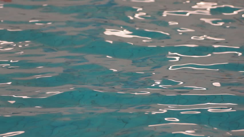 Light reflection in a swimming pool