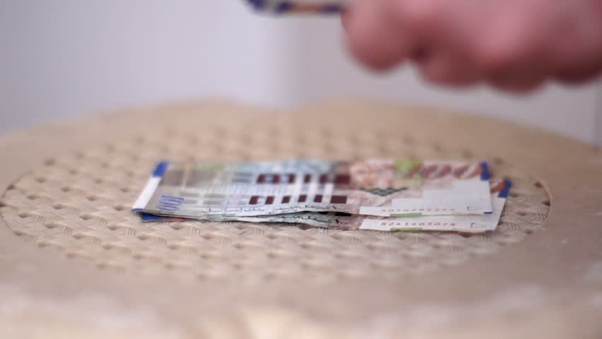Counting Israeli money