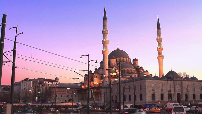 ISTANBUL - FEB 11: Yeni Mosque calls Muslims for evening pray at Eminonu Square on February 11, 2011 in Istanbul, Turkey. Yeni Mosque at evening pray

