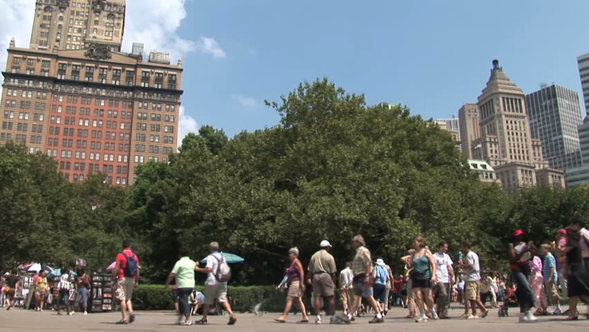 NEW YORK - MAY 16 2009: Tourists are starting to return to popular vacation spots after the world wide recession starts showing signs of recovery. 