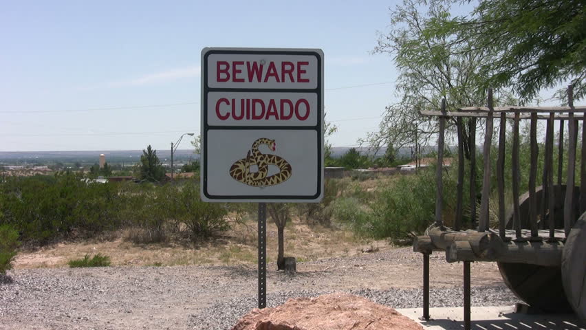 Warning sign to beware of rattle snakes at a New Mexico rest stop