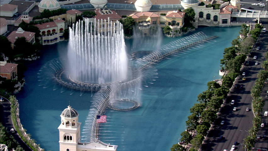 Las Vegas Usa 1 January 2017 Hotels Fountain Giant Las Vegas Usa 1 January 2017 Hotels Fountain Giant Line Along The Strip In A Show Is Going On Outside One Of