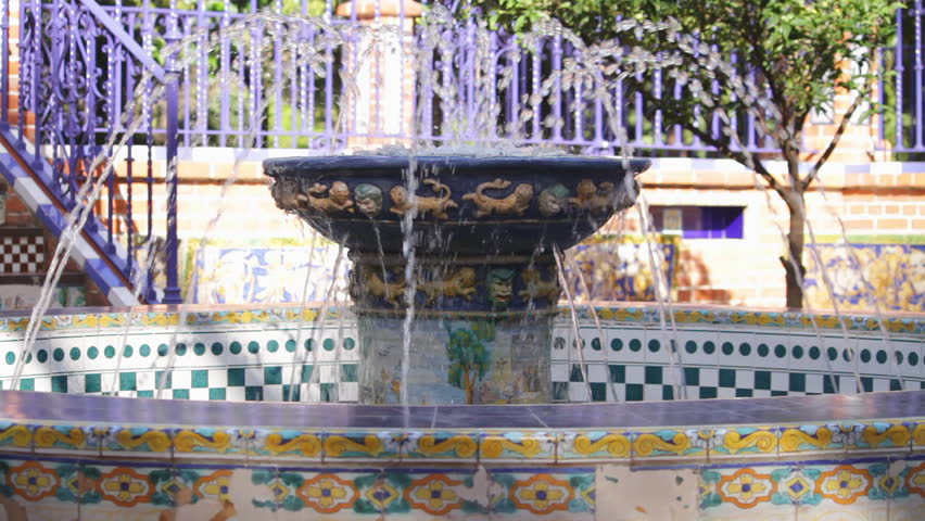 Andalusian fountain and courtyard at a park in Buenos Aires (Can. 7D).