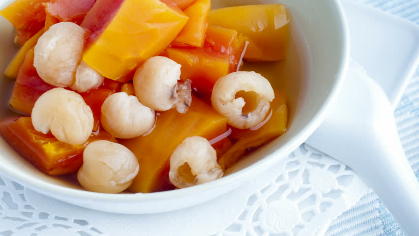 Natural and healthy Chinese dessert, cooked papaya with longan. 