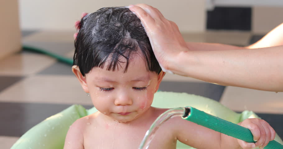 4k00 16mother Using Shampoo Shower Washing Hair A Baby Boy Her Son