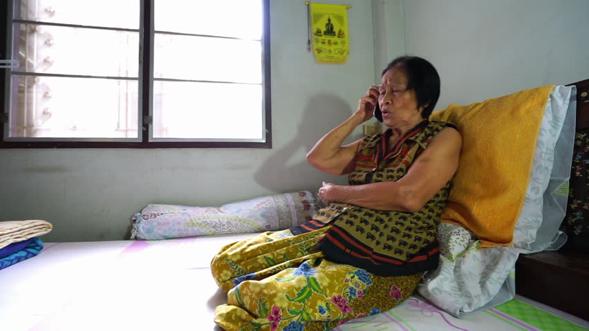 pantyhose-philippine-women-sitting-on-face-beckinsale