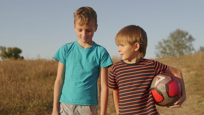 2 boys. Два мальчика. Дружба 2 мальчика. Видеозаписи двух мальчиков. Два мальчика 10 и 8 лет.