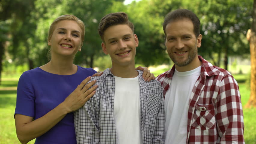 Her son is pupil. Обучение. Her son is pupil. He likes to help his mother. Her son is pupil.