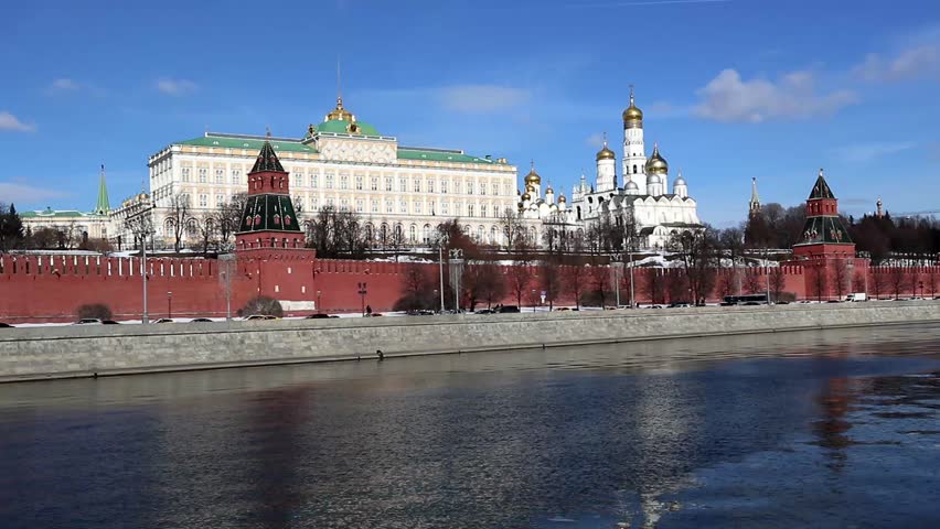 Walls moscow. White Walled Moscow Kremlin.