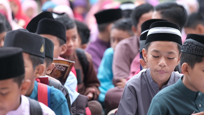 gilbert-glori-malay-student-ebony-piss-naked