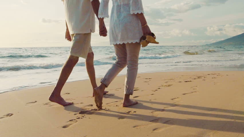 Sunset Walk On A Luxury Stockbeeldmateriaal En Video S 100 Opslaan