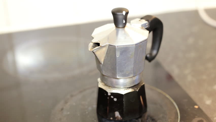 Italian Coffee Sprinkling Out Moka Pot 