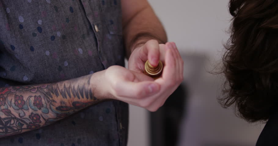 Header of hair oil