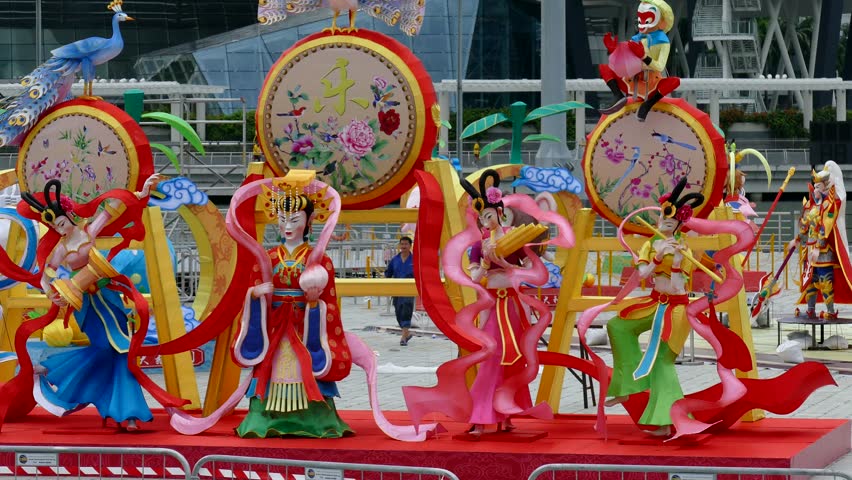 SINGAPORE 31 Jan 2016 : Preparation With Statue And Lanterns The