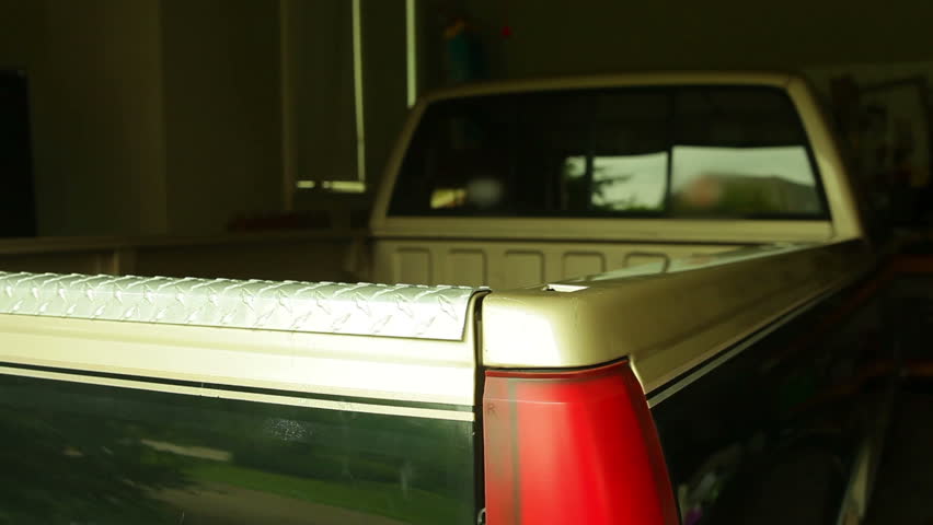 Header of tailgate