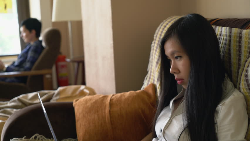 Asian Young Woman Sits On Stockvideos Filmmaterial 100 Lizenzfrei 17676820 Shutterstock