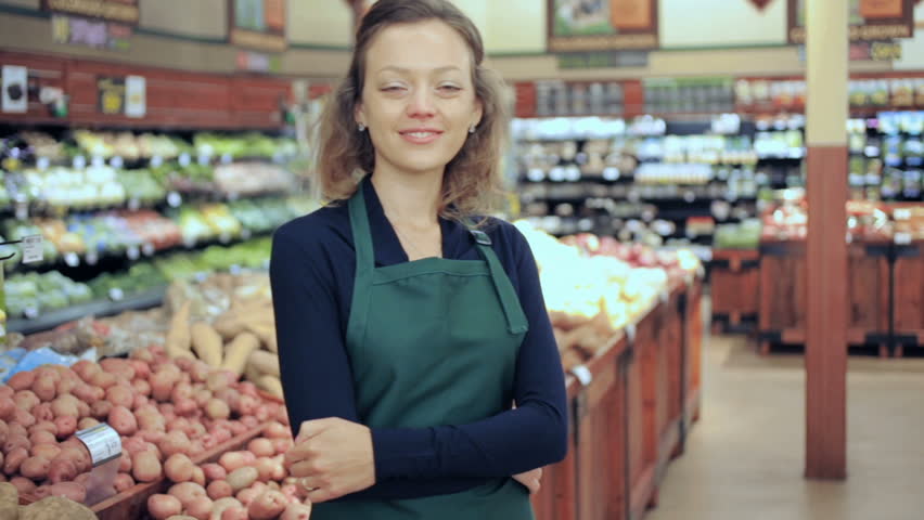 portrait-of-a-grocery-store-clerk-in-front-of-a-vegetable-section-of