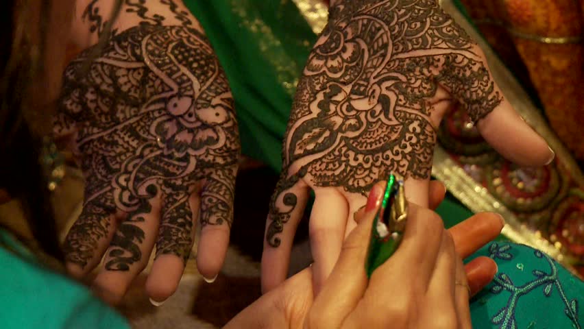 a tattoo master mehendi artist makes drawing of henna a tattoo master mehendi artist makes drawing of henna