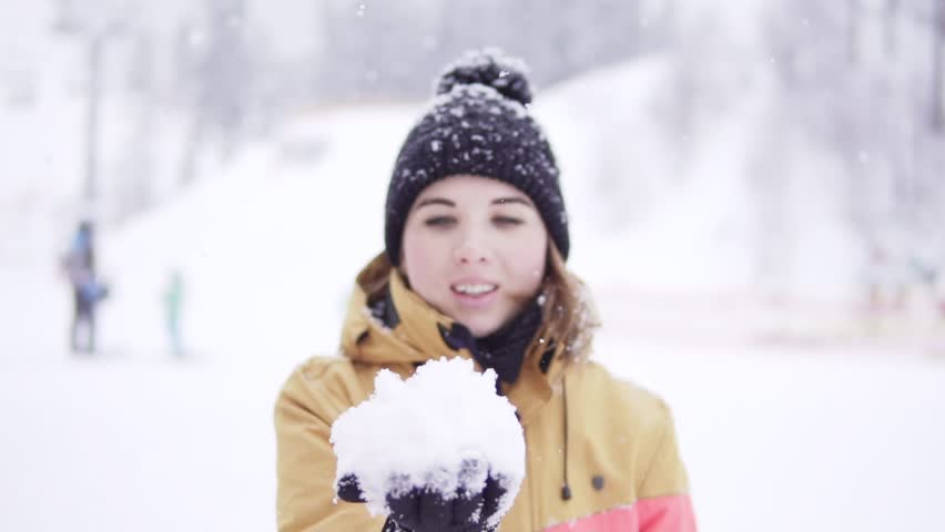 The snow be is blowing