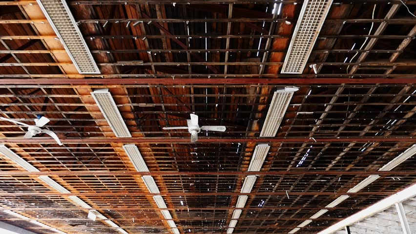 Exposed Ceiling And Roof Framing Arkivvideomateriale 100 Royalty Fritt 24023920 Shutterstock