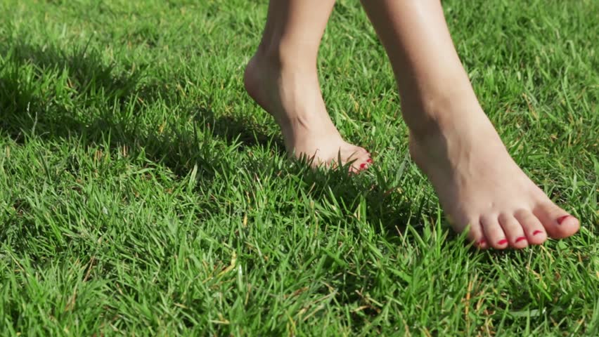 Slow Motion Shot Of A Child's Bare Feet Walking Over Green Grass Stock ...