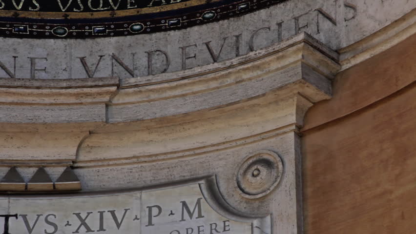 Header of triclinium