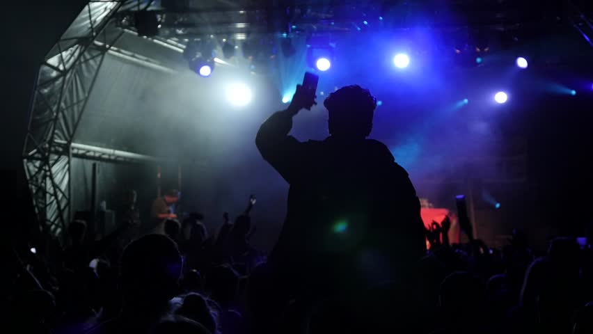 Header of reveller
