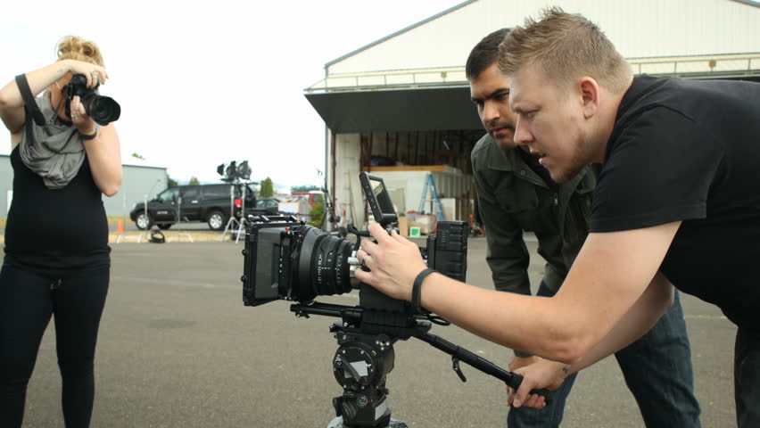 Behind The Scenes Camera Operator Shoots A Scene Stockvideoklipp 4746437 Shutterstock