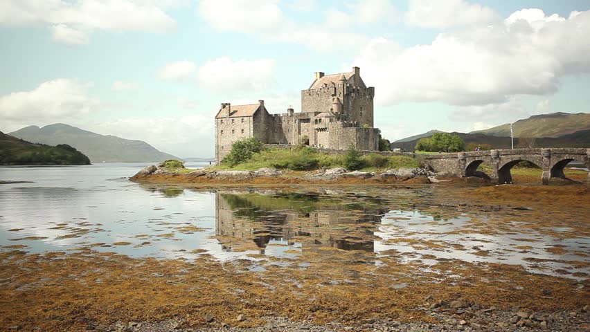 Amazing Medieval Scottish Castle, Eilean Donan, Vacations In Highlands ...